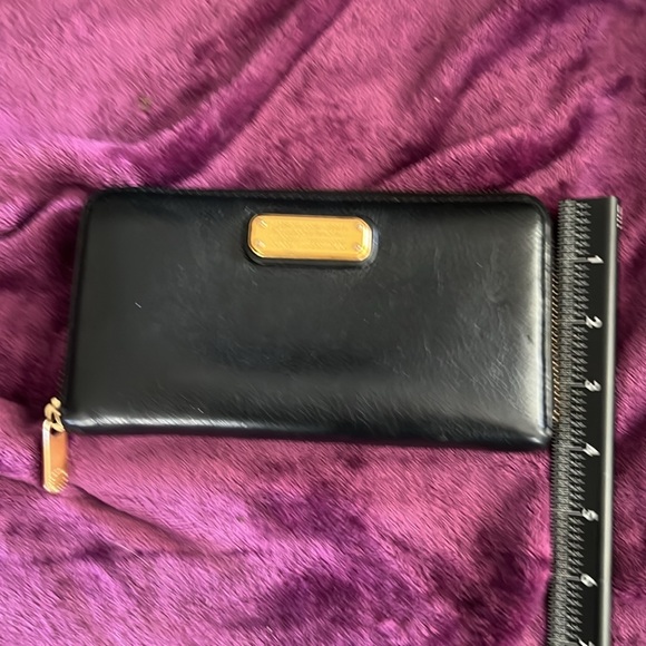 Marc by Marc Jacobs black leather zippered wallet - Picture 10 of 11